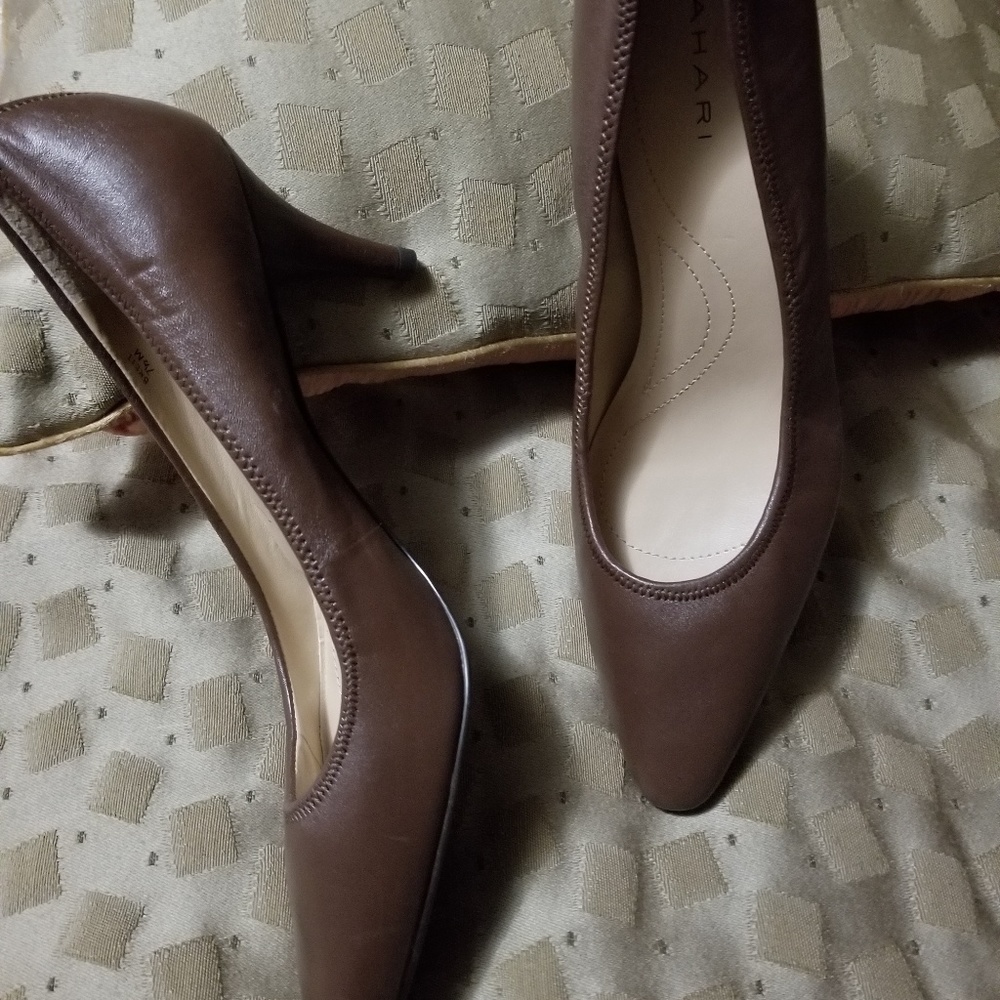 Brown woman pumps